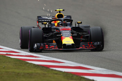 Макс Ферстаппен, Red Bull Racing RB14 Tag Heuer, іскрить