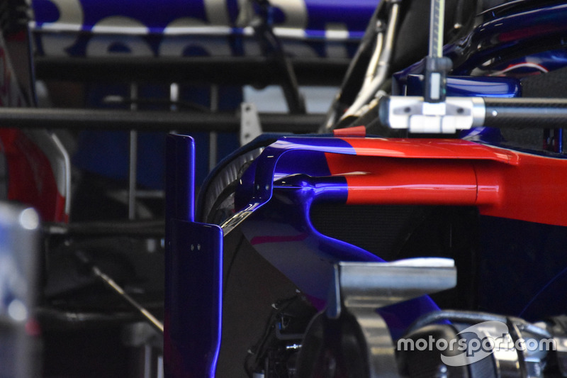 Los pontones del STR13 de Toro Rosso