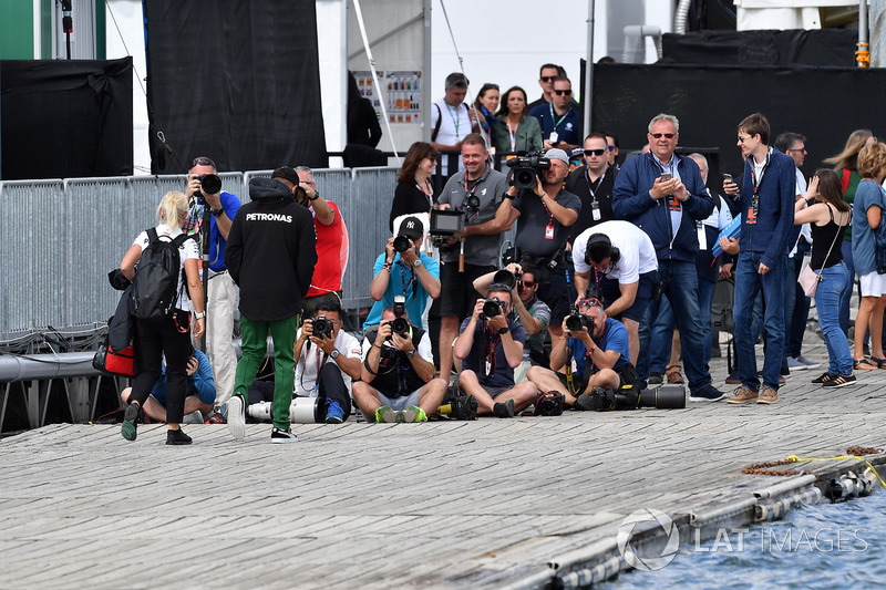 Lewis Hamilton, Mercedes-AMG F1 y fotógrafos