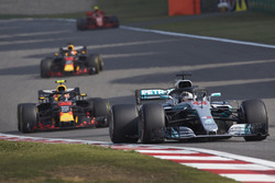 Lewis Hamilton, Mercedes AMG F1 W09, Max Verstappen, Red Bull Racing RB14 Tag Heuer, Daniel Ricciardo, Red Bull Racing RB14 Tag Heuer