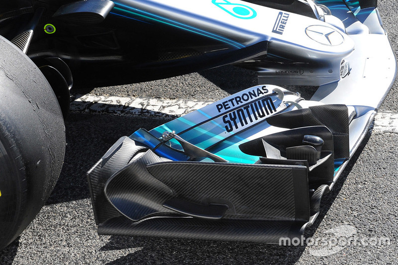 Переднее антикрыло Mercedes AMG F1 W09
