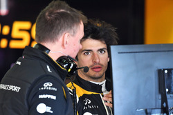 Carlos Sainz Jr., Renault Sport F1 Team and Alan Permane, Renault Sport F1 Team Race Engineer