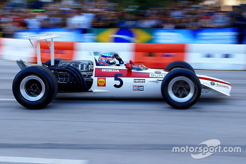 Takuma Sato im Honda RA301 von 1968