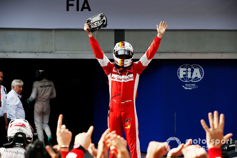 Победитель гонки Себастьян Феттель, Ferrari