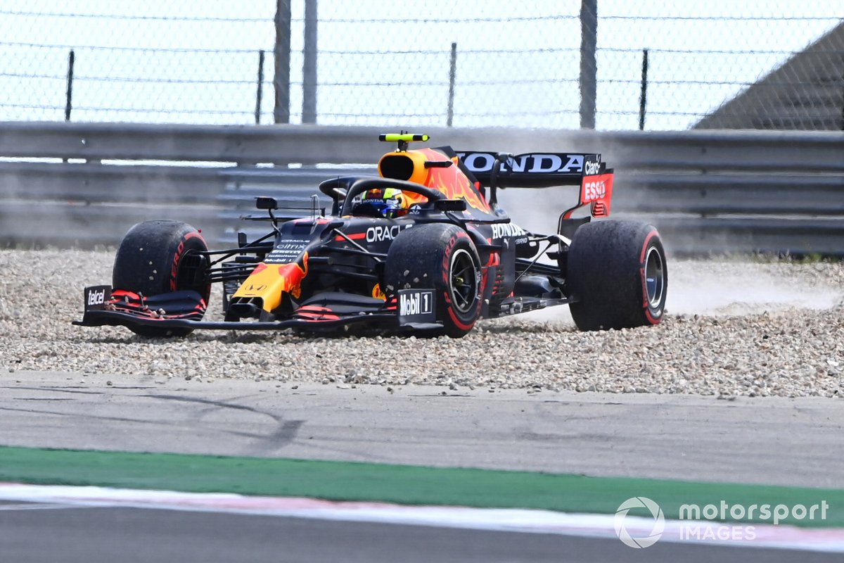 Sergio Perez, Red Bull Racing RB16B.