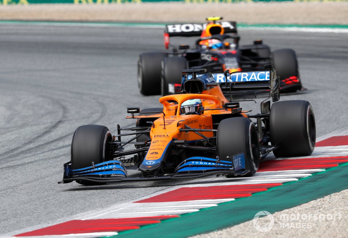 Daniel Ricciardo, McLaren MCL35M, Sergio Perez, Red Bull Racing RB16B