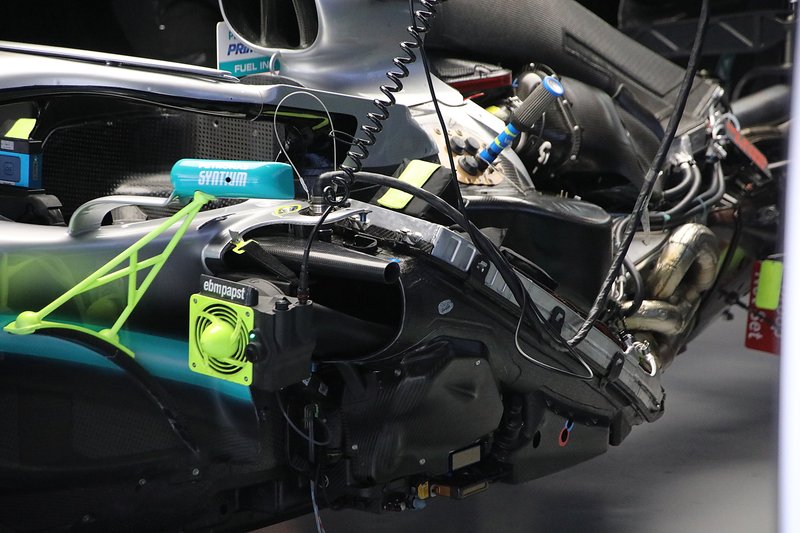 Mercedes W10: ecco l'estensione della scocca ai lati del motore