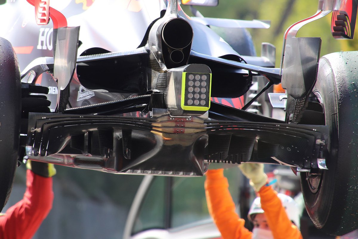 Red Bull Racing RB16B arka detay