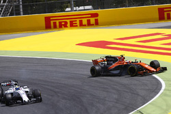 Felipe Massa, Williams FW40, collides, Stoffel Vandoorne, McLaren MCL32, leading to the latter drive
