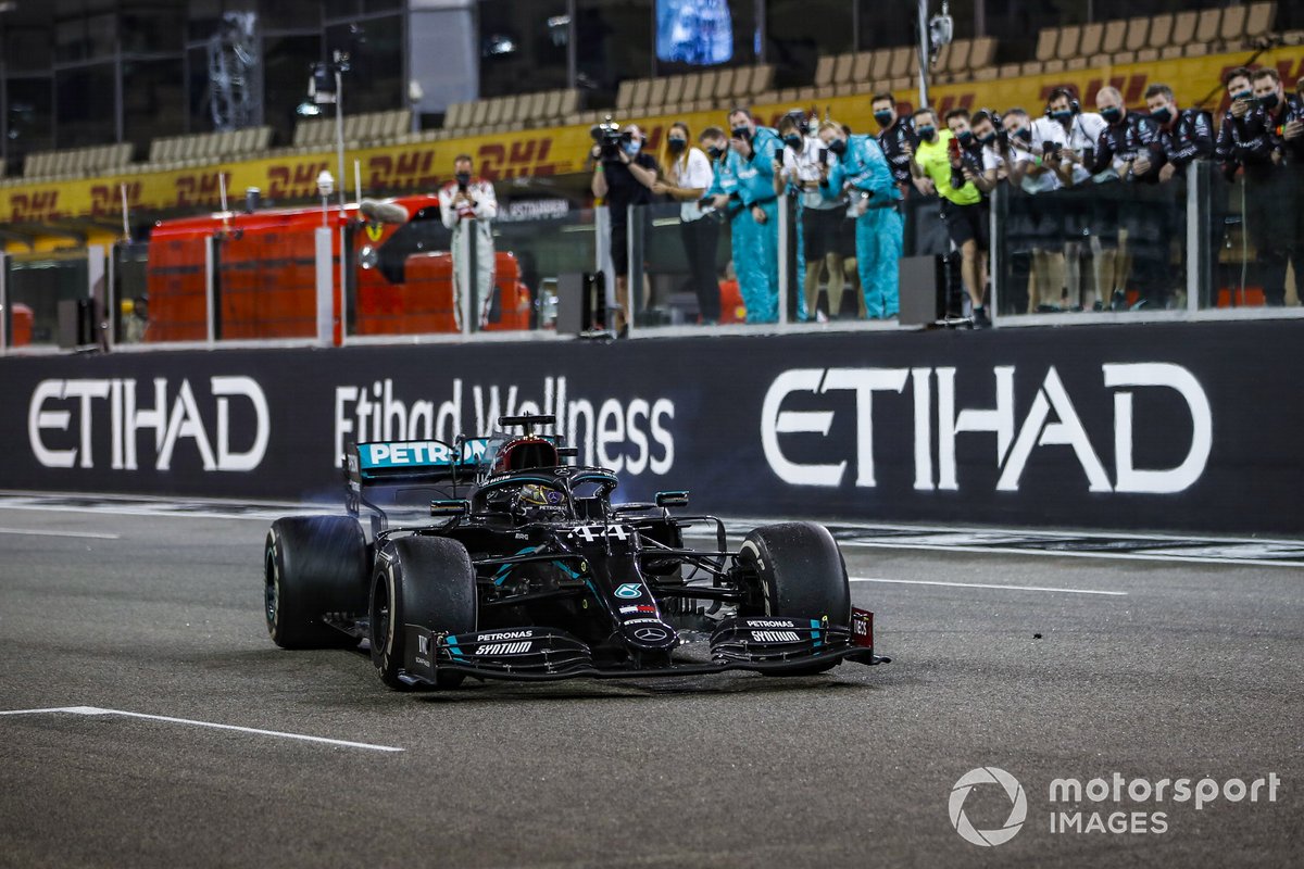 Selain teknik, penampilan konsisten pembalap Mercedes, Lewis Hamilton, juga ditunjang mobil yang sangat cepat.
