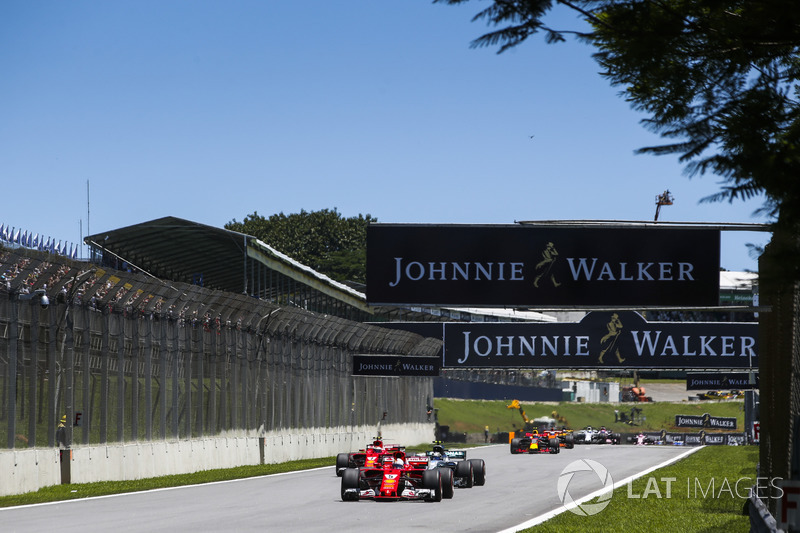 Sebastian Vettel, Ferrari SF70H, Valtteri Bottas, Mercedes AMG F1 W08, Kimi Raikkonen, Ferrari SF70H, Max Verstappen, Red Bull Racing RB13, the rest of the field at the start