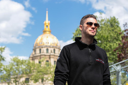 Edoardo Mortara, Venturi Formula E Team, cammina lungo il circuito