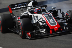 Romain Grosjean, Haas F1 Team VF-18, lastiklerini kilitliyor