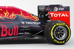 Red Bull Racing RB12 met Aston Martin logo