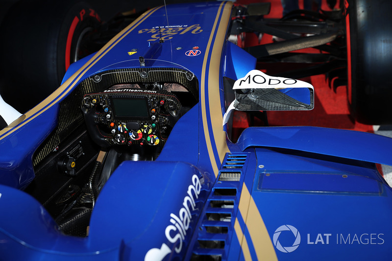 Sauber C36: Luftauslässe neben dem Cockpit