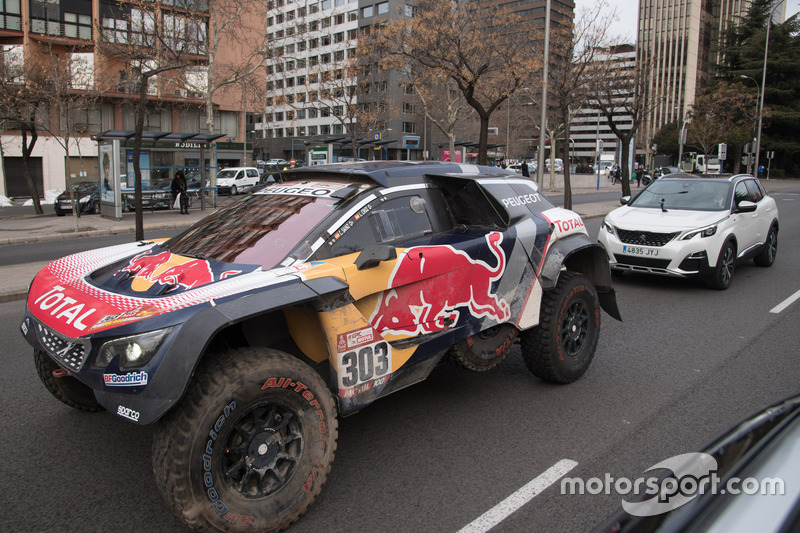 Carlos Sainz, Lucas Cruz, Peugeot Sport in the streets of Madrid