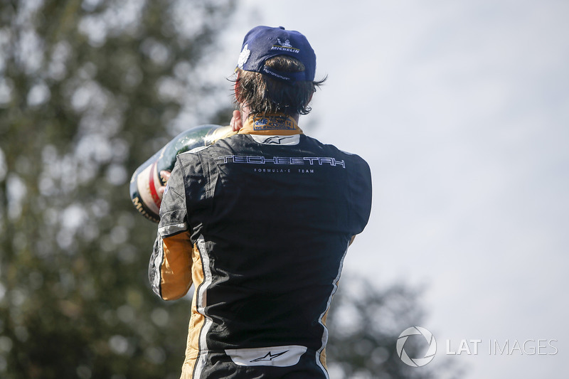 Jean-Eric Vergne, Techeetah enjoy their Mumm Champagne on the podium