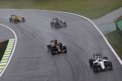 Felipe Massa, Williams FW38; Daniil Kvyat, Scuderia Toro Rosso STR11; Carlos Sainz Jr., Scuderia Tor