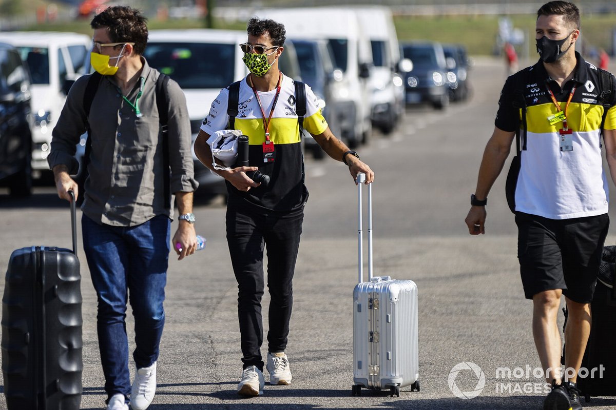 Daniel Ricciardo, Renault F1 arrives at the circuit