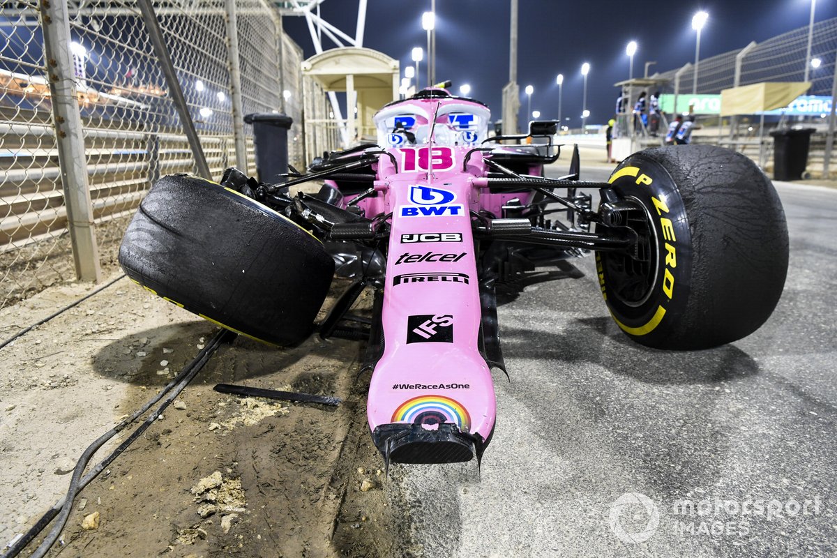 Разбитая машина Лэнса Стролла, Racing Point RP20, после столкновения с Даниилом Квятом, AlphaTauri AT01, и переворота