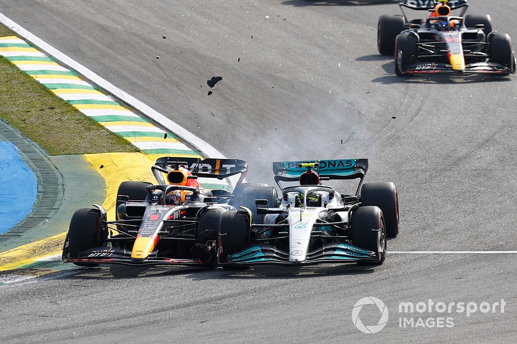 Max Verstappen, Red Bull Racing RB18, collides with Lewis Hamilton, Mercedes W13