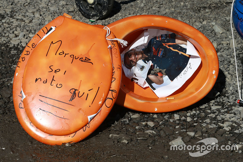 Toilet met Marc Marquez