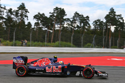 Carlos Sainz Jr, Scuderia Toro Rosso STR11