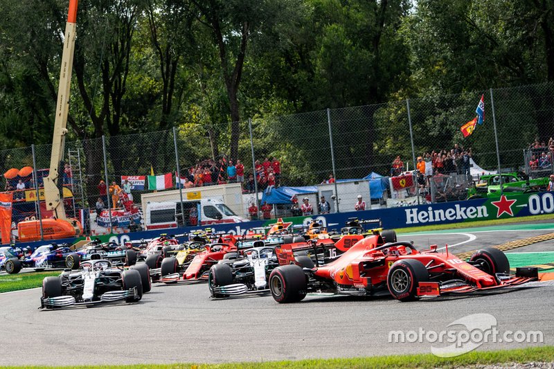 Charles Leclerc, Ferrari SF90 mène au départ