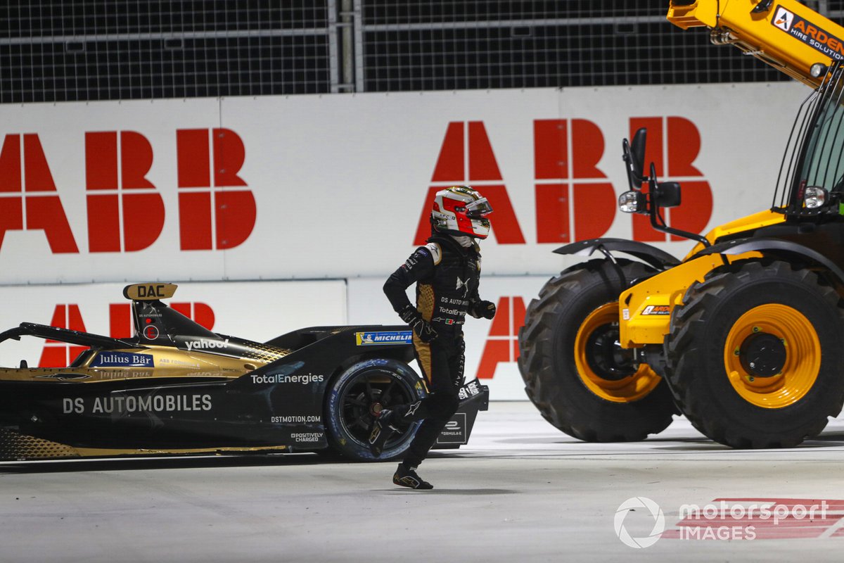 Antonio Felix Da Costa, DS Techeetah, DS E-Tense FE21, walks away from his damaged car