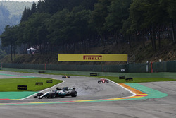 Valtteri Bottas, Mercedes AMG F1 W08, Kimi Raikkonen, Ferrari SF70H