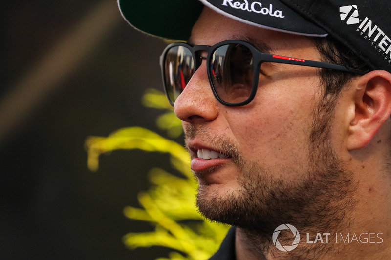 Pérez rebateu: “Estive muito próximo a cada volta, mas não conseguia passar. Esteban teve a mesma oportunidade para me passar e simplesmente não teve ritmo para fazer.”