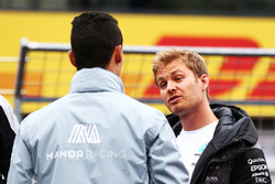 Pascal Wehrlein, Manor Racing en Nico Rosberg, Mercedes AMG F1 op de rijdersparade