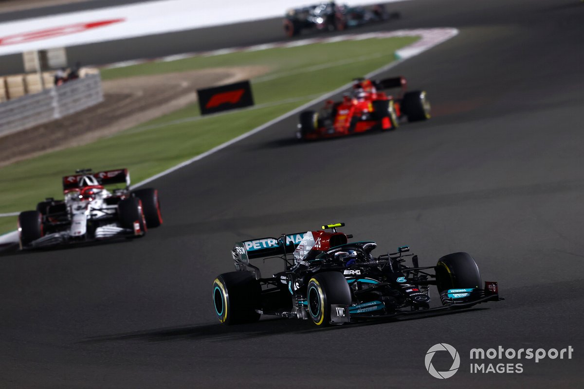 Valtteri Bottas, Mercedes W12, Kimi Raikkonen, Alfa Romeo Racing C41, and Charles Leclerc, Ferrari SF21