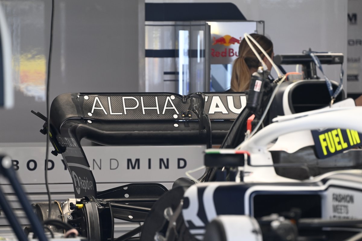 Detalle de la parte trasera del AlphaTauri AT03