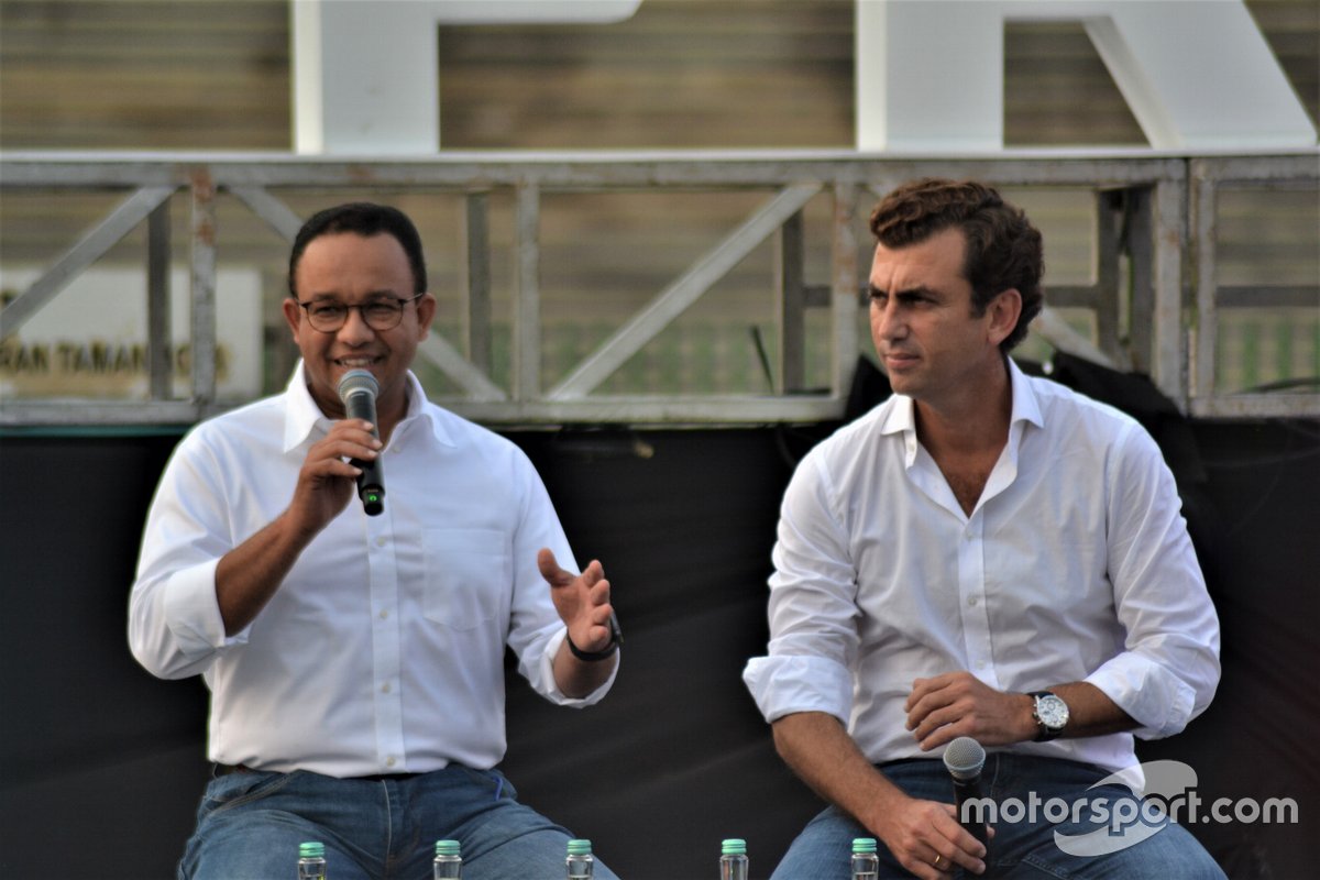 Anies Baswedan, Alberto Longo, saat mengumumkan gelaran Jakarta E-Prix