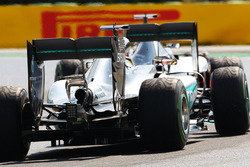 Ніко Росберг, Mercedes AMG F1 W07 Hybrid випереджає свого товариша по команді Льюїса Хемілтона, Merc