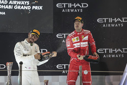 Podyum: ikinci Lewis Hamilton, Mercedes AMG F1, üçüncü Sebastian Vettel, Ferrari