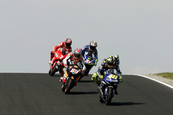 Valentino Rossi, Yamaha Factory Racing; Nicky Hayden, Repsol Honda Team