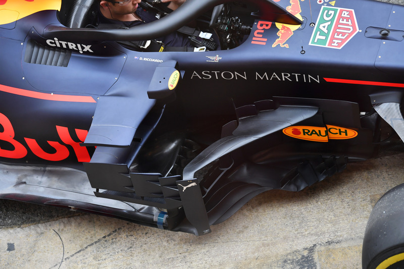 Red Bull Racing RB14 sidepod and barge board