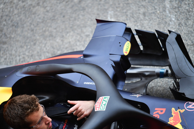 Red Bull Racing RB14 detalle de pontón y barcaza