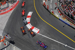 Кімі Райкконен, Себастьян Феттель, Ferrari SF70H, Валттері Боттас, Mercedes AMG F1 W08, Макс Ферстап