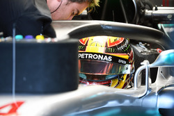 Lewis Hamilton, Mercedes-Benz F1 W08 haloyla