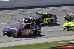 Denny Hamlin, Joe Gibbs Racing, Toyota Camry FedEx Express, Jimmie Johnson, Hendrick Motorsports, Chevrolet Camaro Lowe's for Pros