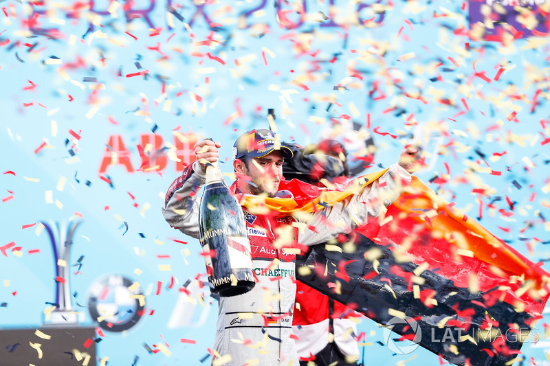 Daniel Abt, Audi Sport ABT Schaeffler, merayakan podium