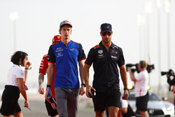 Brendon Hartley, Toro Rosso, ve Daniel Ricciardo, Red Bull Racing, pilotlar geçit töreninde