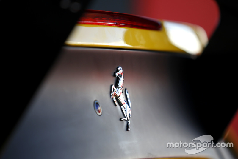 Detail: Ferrari 488 Challenge