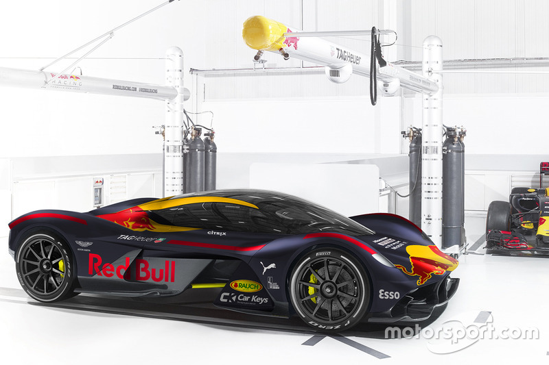 El Aston Martin RB 001 con los colores de Red Bull Racing.