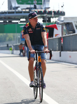 Max Verstappen, Red Bull Racing rides the circuit