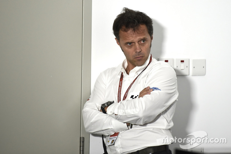 Kepala Penasehat Keamanan Balapan MotoGP, Loris Capirossi, meyakini pembalap Yamaha Valentino Rossi akan tampil lebih baik pada musim 2021.