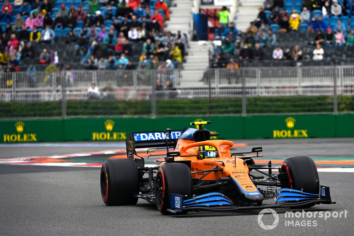 Lando Norris, McLaren MCL35M, mencetak pole di F1 GP Rusia 2021 setelah memakai ban slick menjelang akhir kualifikasi ketiga (Q3).